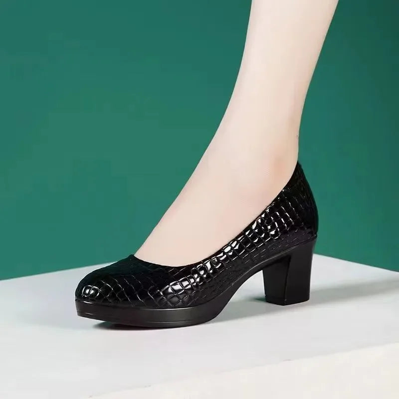 2025 Sapatos Femininas Women Fashion Round Toe Black Plaid Pattern Slip on Chick High Heel Shoes Lady Casual White Work Pumps