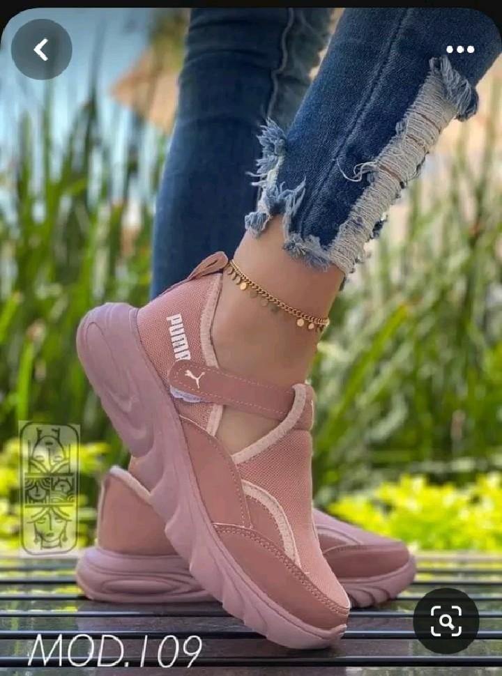 Women's Snickers & More