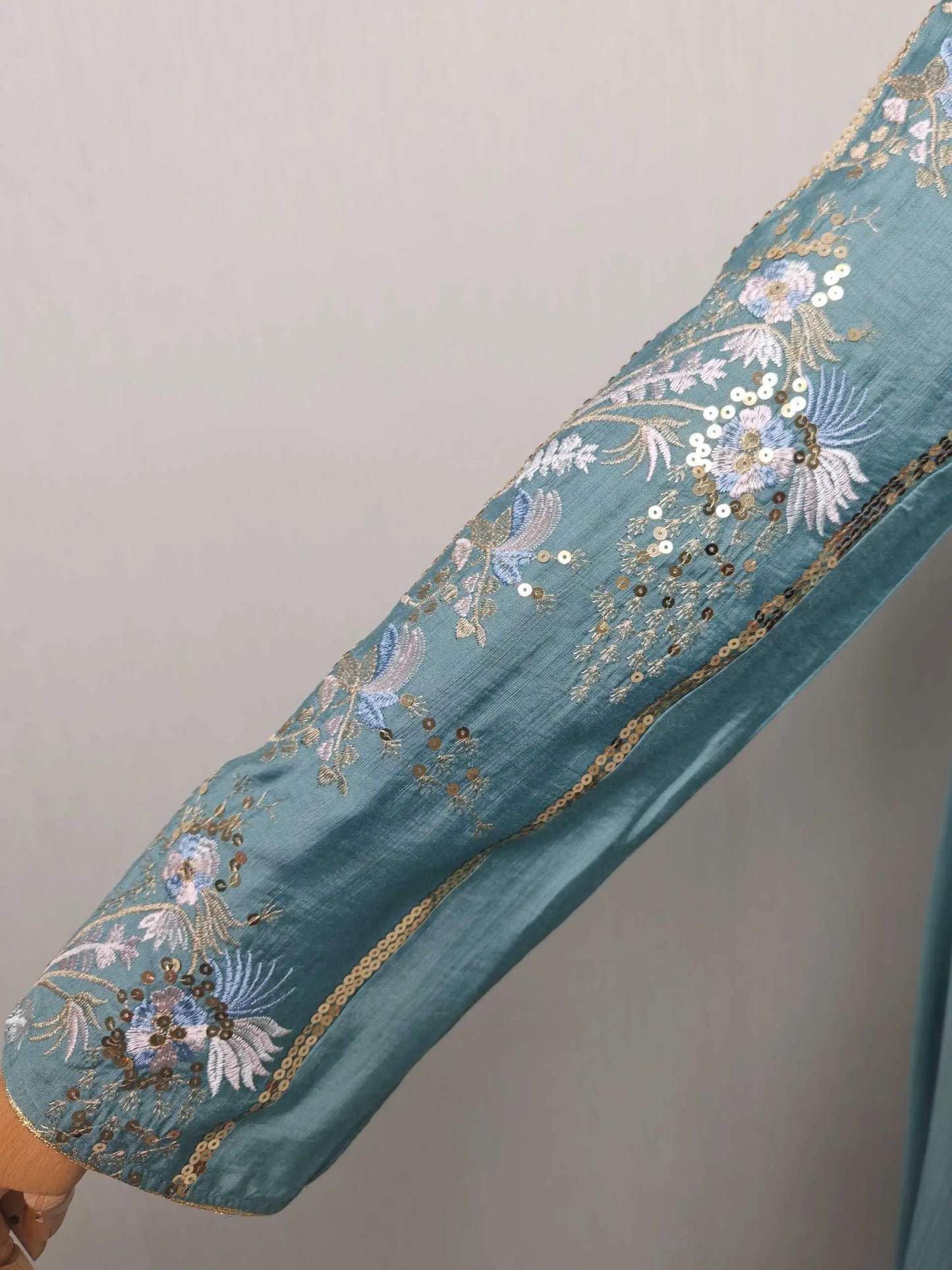 2025 Teal Muslim Abaya with Stand Collar and Exquisite Floral Embroidery Ideal for Islamic Festivities and Ramadan Celebrations