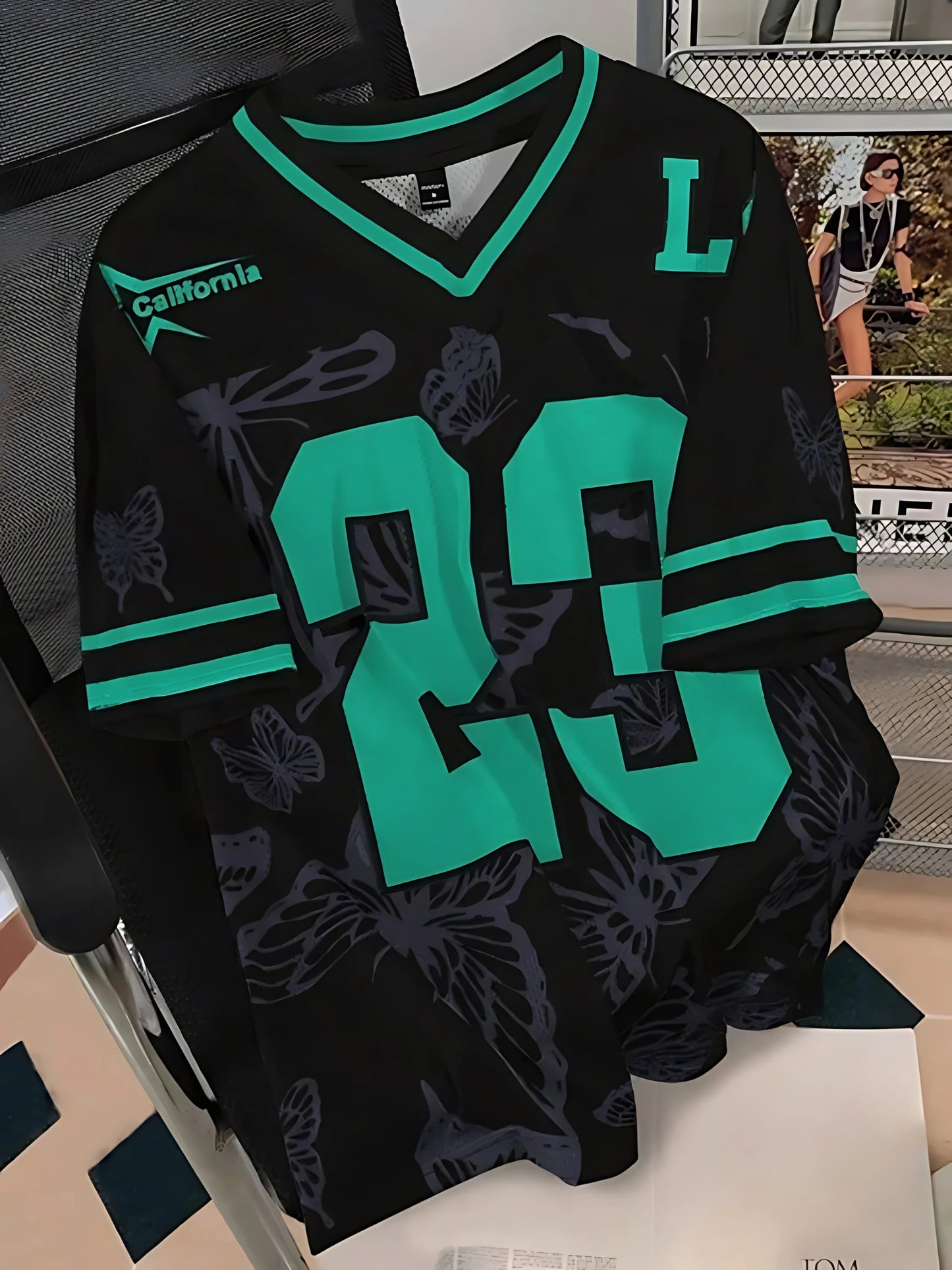 2025 Summer New Men's T-shirt Casual sporty breathable and lightweight V-neck men's T-shirt