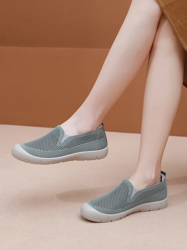Women's casual shoes are lightweight, non slip, breathable, loafers for commuting and travel, flat shoes for comfortable women's