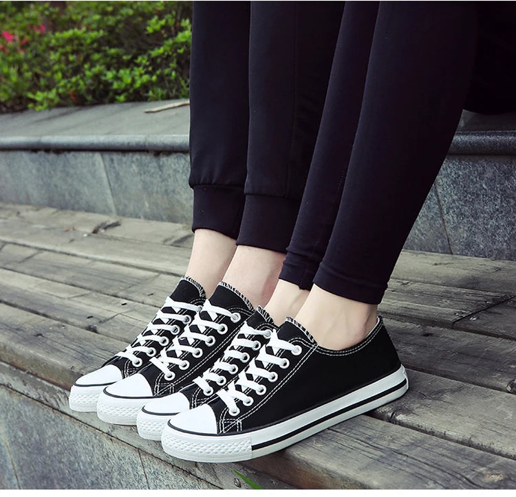 2025 Classic Canva Shoes Korean Style Couple Casual Fabric Shoes Low Top Trendy Versatile Comfortable Men's Board Shoes