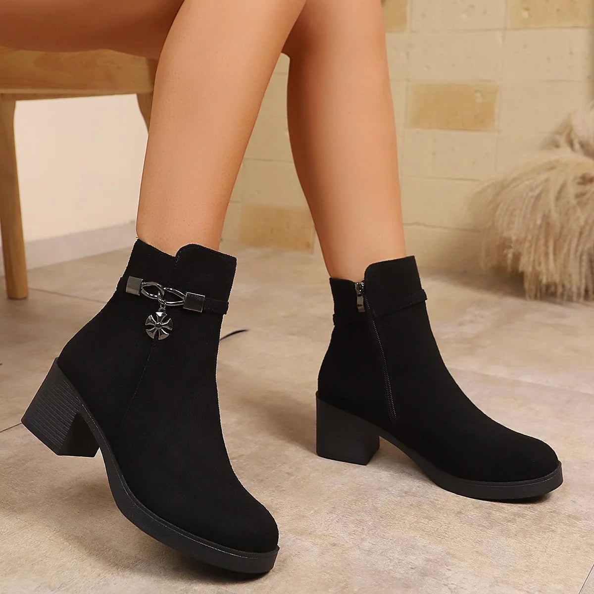 Fashionable New Round Toe Comfortable Casual Work Boots Winter Suede Thick Sole Anti Slip Elegant Short Boots for Women