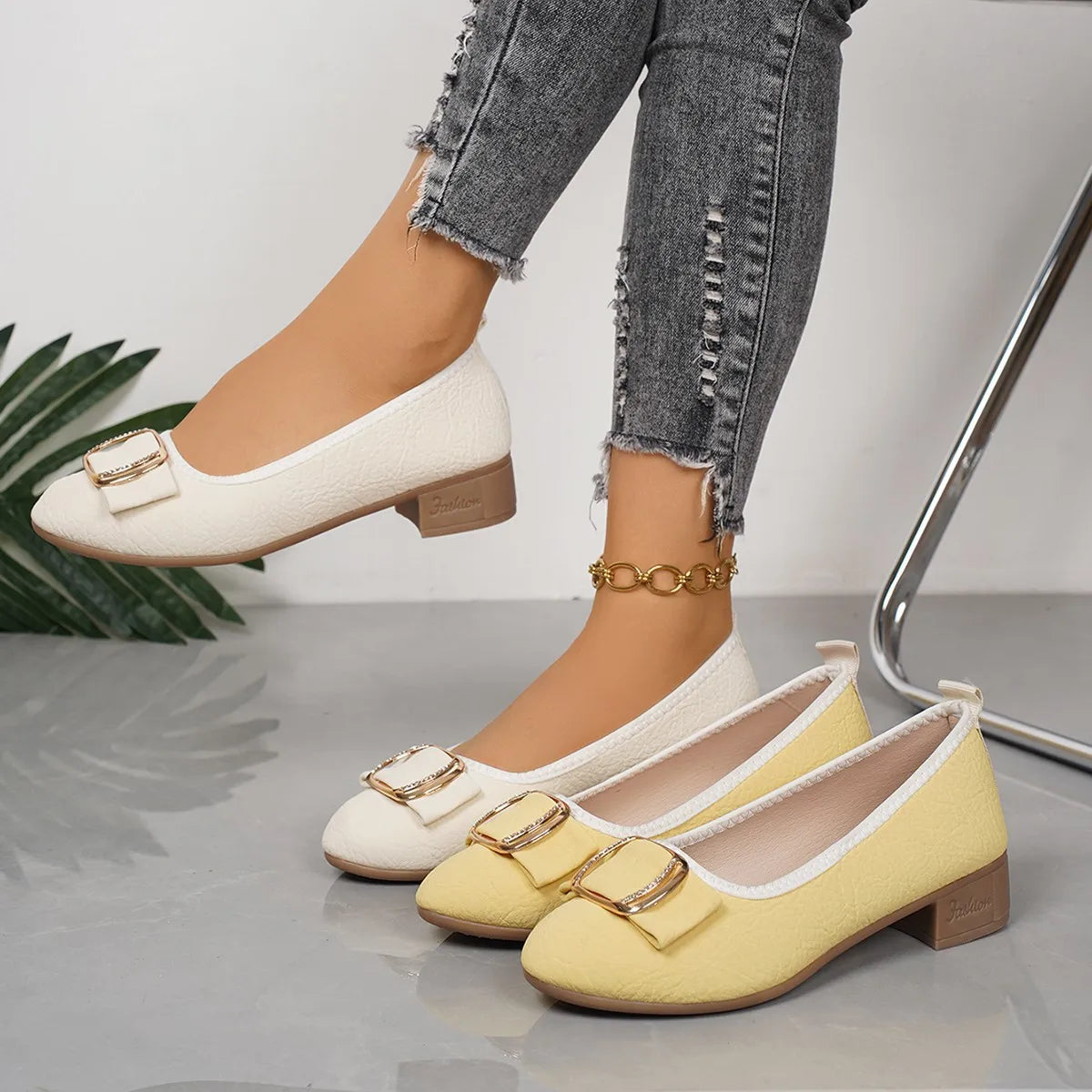 Women's shoes 2025 Soft Sole and Soft Surface Single Shoes Summer New Shallow Mouth Metal Buckle Non-slip Square Heel Shoes