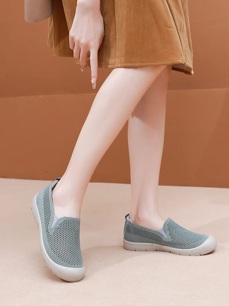 Women's casual shoes are lightweight, non slip, breathable, loafers for commuting and travel, flat shoes for comfortable women's