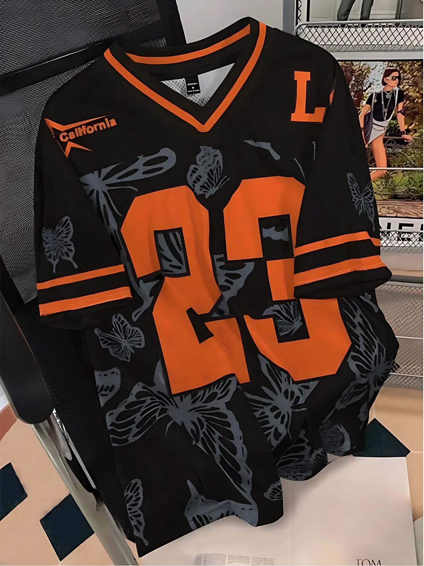 2025 Summer New Men's T-shirt Casual sporty breathable and lightweight V-neck men's T-shirt