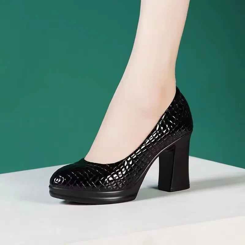 2025 Sapatos Femininas Women Fashion Round Toe Black Plaid Pattern Slip on Chick High Heel Shoes Lady Casual White Work Pumps
