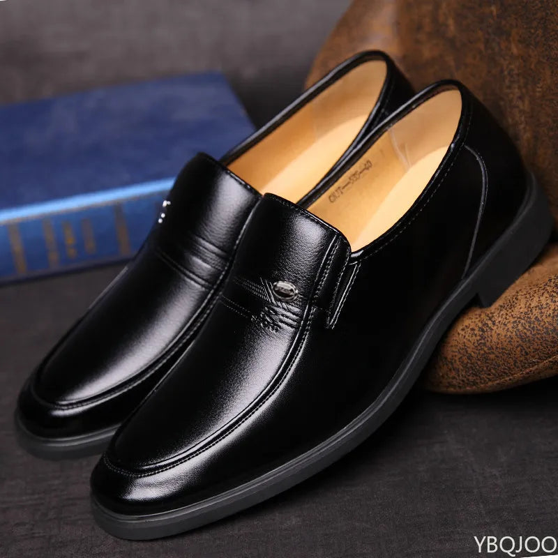 Classic men's business formal casual breathable shoes are simple comfortable low cut breathable versatile men's shoes