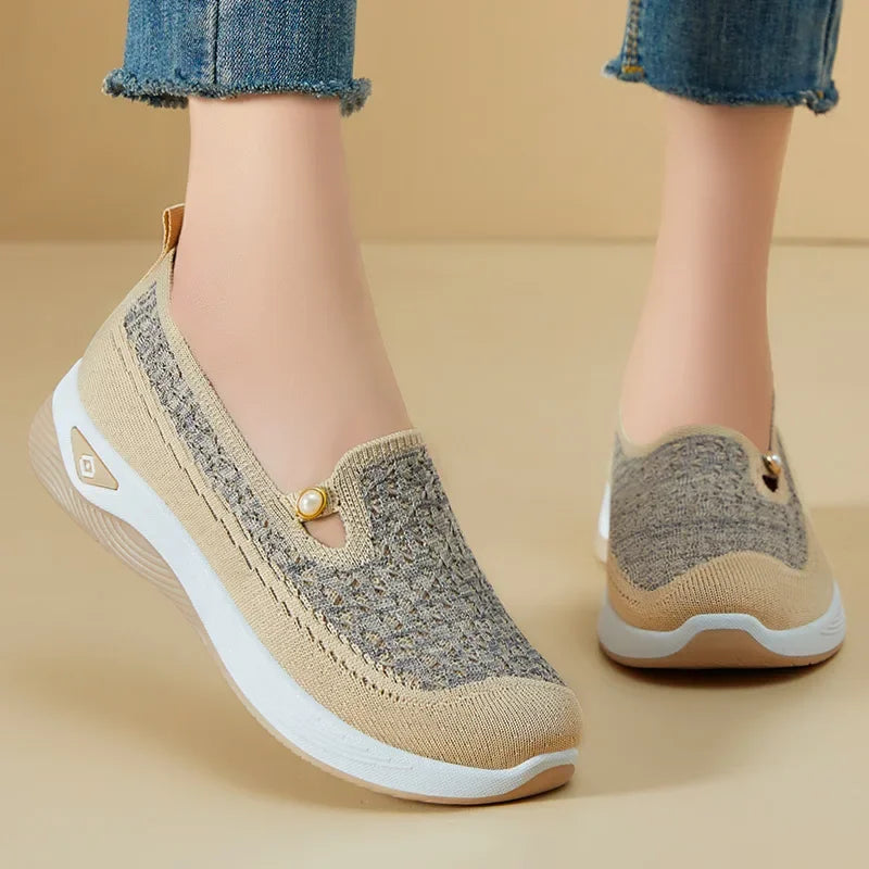 Women's shoes 2025 Spring and Autumn casual fashion soft sole lightweight single shoe women's breathable mother's shoes