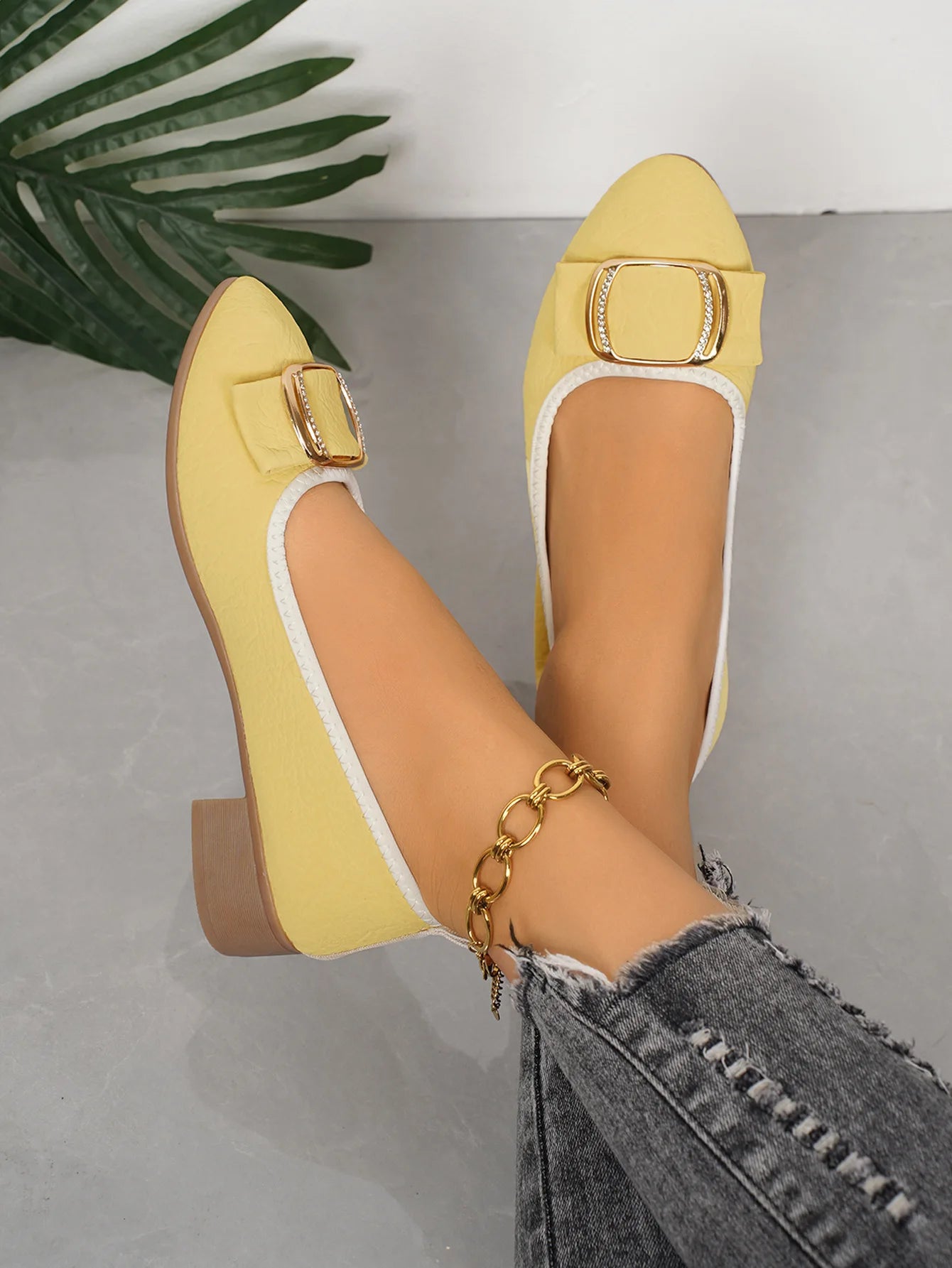 Women's shoes 2025 Soft Sole and Soft Surface Single Shoes Summer New Shallow Mouth Metal Buckle Non-slip Square Heel Shoes
