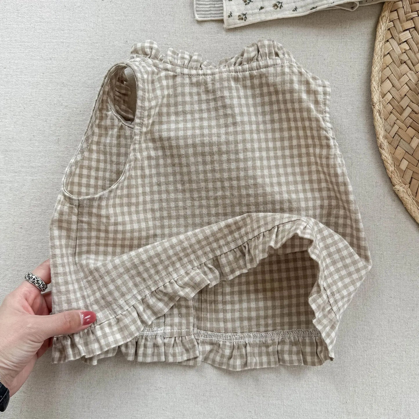 2025 Summer New Girls Sleeveless Lace Shirts Children Cotton Vest Baby Girls Blouse Solid Loose Princess Tops Kids Clothes