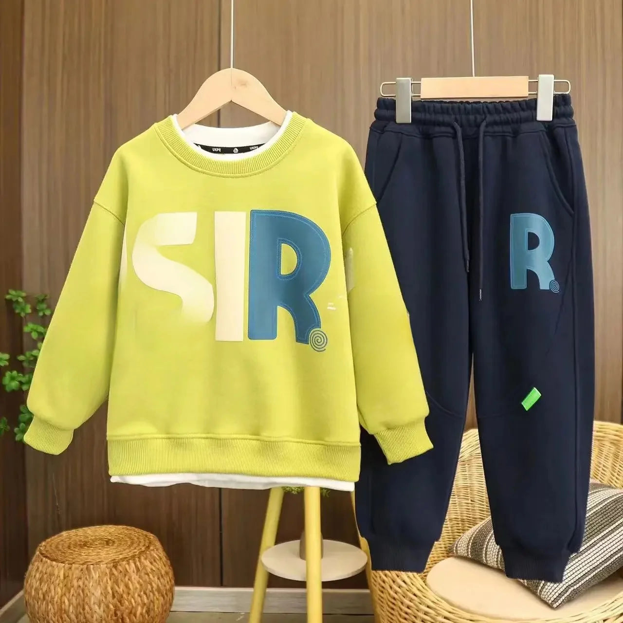 Casual Sportswear Set for Boys Autumn Winter New Style Two-Piece Children's Clothing Trendy Sweatshirt Pants Combo