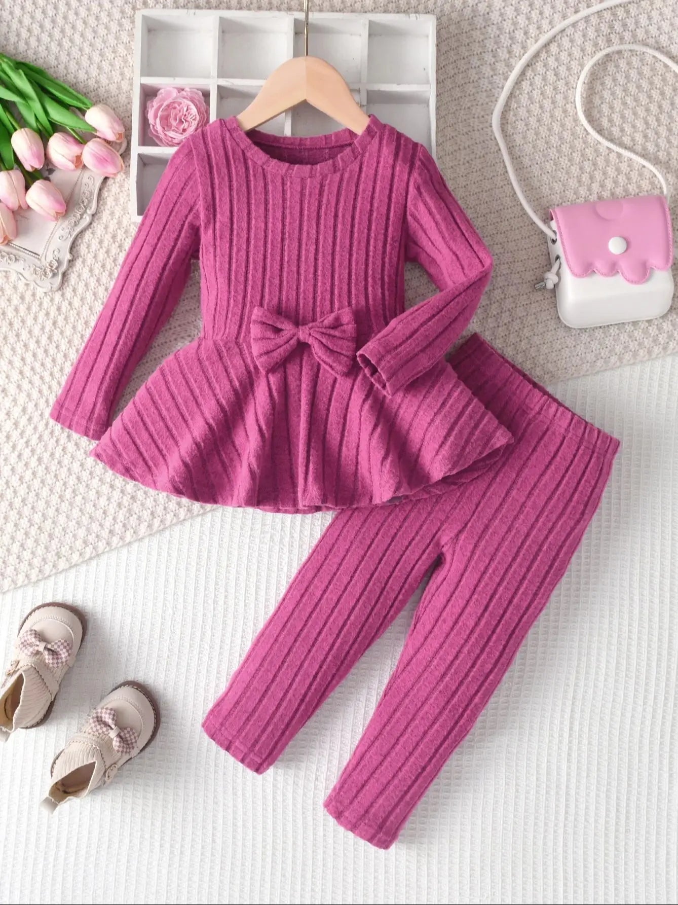 A Two-Piece Girls' Suit, A Long-Sleeved Round-Neck Bow Top And Long Pants, Is Suitable For Outdoor Use In Spring And Autumn
