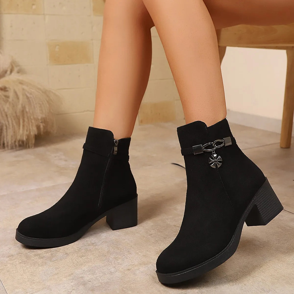 Fashionable New Round Toe Comfortable Casual Work Boots Winter Suede Thick Sole Anti Slip Elegant Short Boots for Women