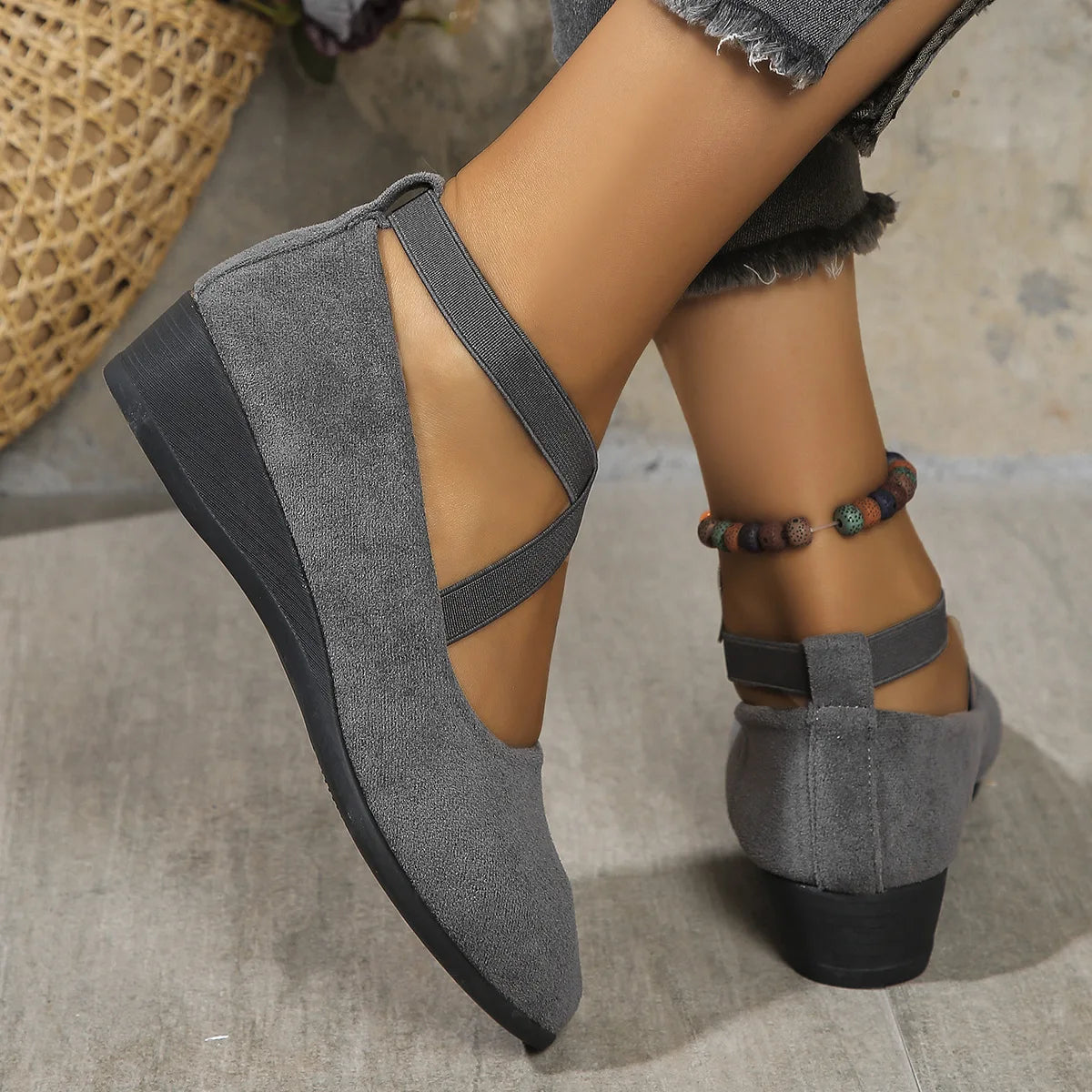 Women's Shoes 2025 Spring New American Large Size Pointed Toe Slope with Single Shoes Female Soybean Shoes Sports Casual Shoes