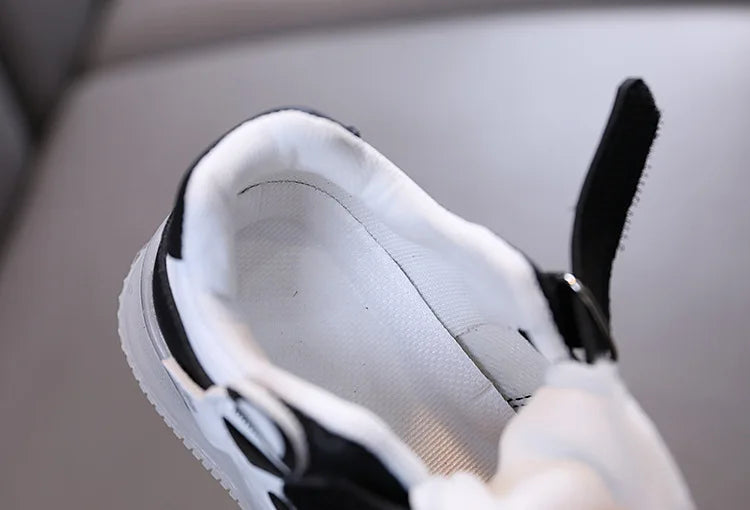 LED Kids Shoes For Girls Cute Cartoon Shoes Baby Girl Kawaii Canvas Shoes Soft Bottom Sneakers Casual Shoes Boys Flat Shoes