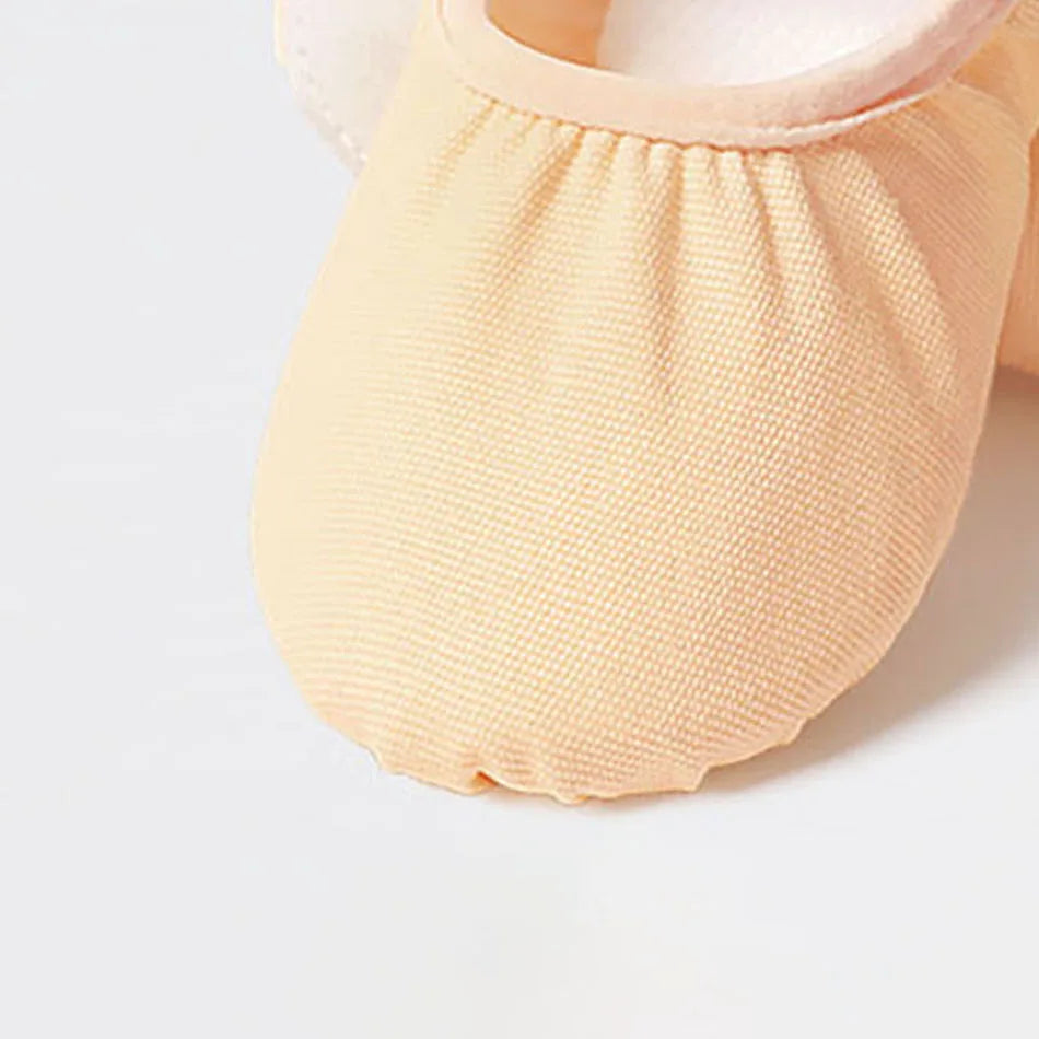Kids Comfortable and Refreshing Soft Sole Dance Shoes Suitable Ballet Yoga Training with Ergonomic Fit and Durable Construction