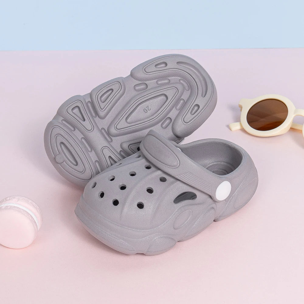 Children's Sandals Hole Shoes Classic Colors with Soft Anti- Skid Kids Slippers Can Diy for Baby Boys and Girls Beach Shoes