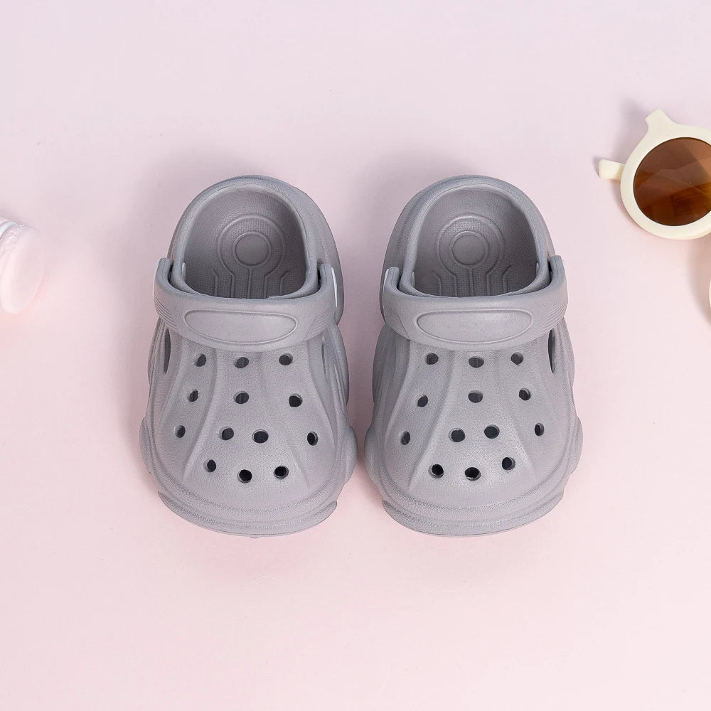 Children's Sandals Hole Shoes Classic Colors with Soft Anti- Skid Kids Slippers Can Diy for Baby Boys and Girls Beach Shoes