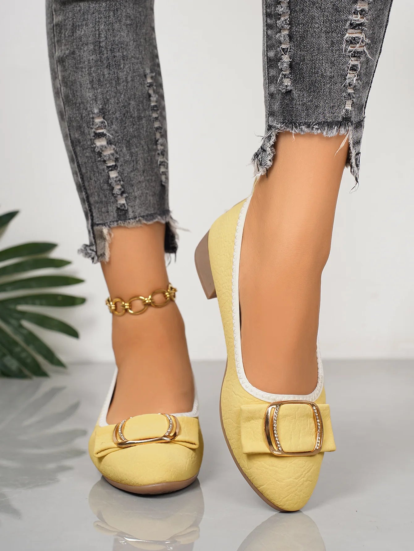 Women's shoes 2025 Soft Sole and Soft Surface Single Shoes Summer New Shallow Mouth Metal Buckle Non-slip Square Heel Shoes