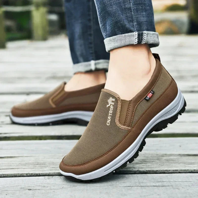 Sneakers Men Shoes Casual Loafers Non-Slip Slip on Vulcanized Shoes Soft Sole Solid Color Comfortable Water Sport Shoes Brown