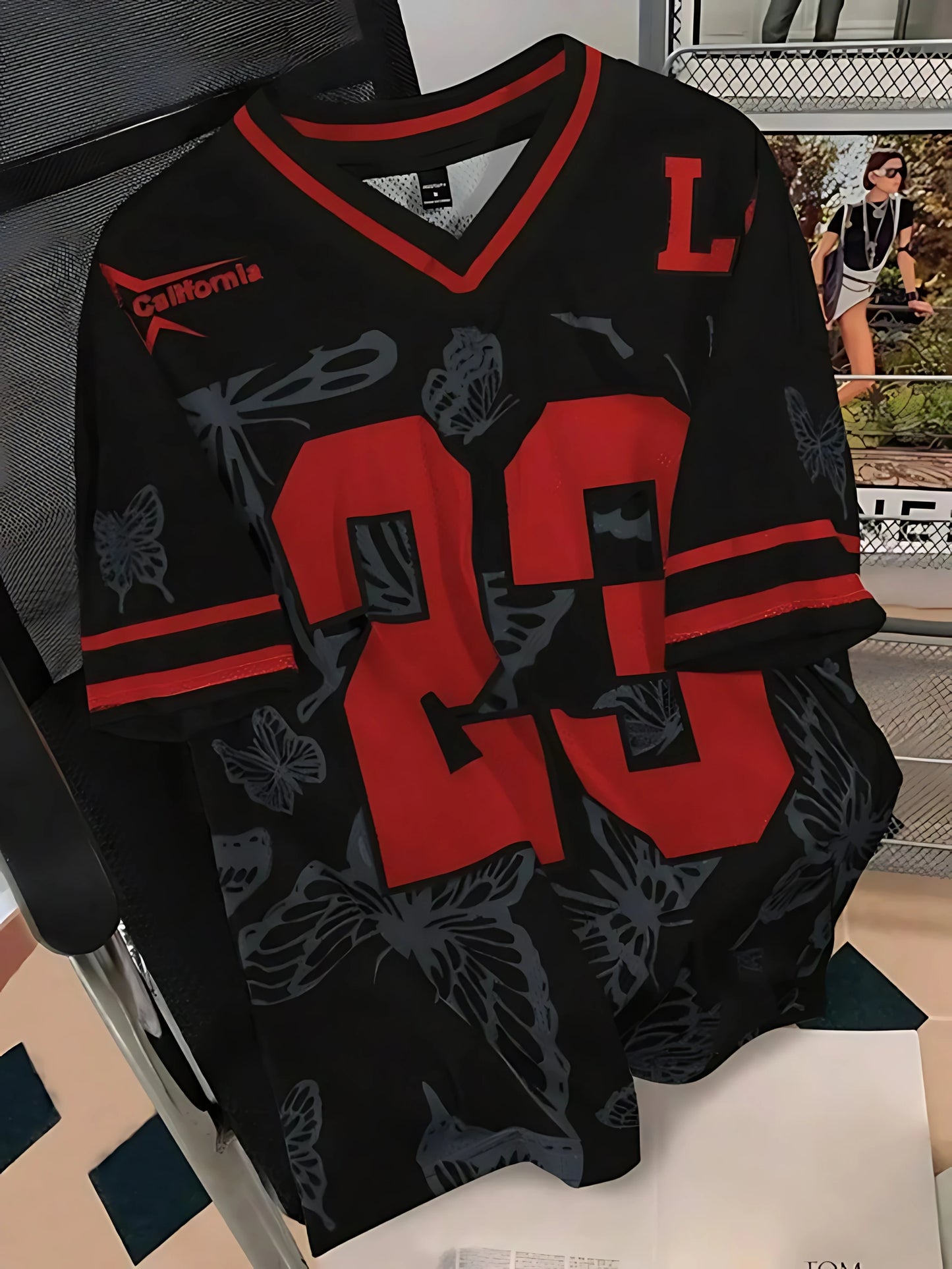 2025 Summer New Men's T-shirt Casual sporty breathable and lightweight V-neck men's T-shirt