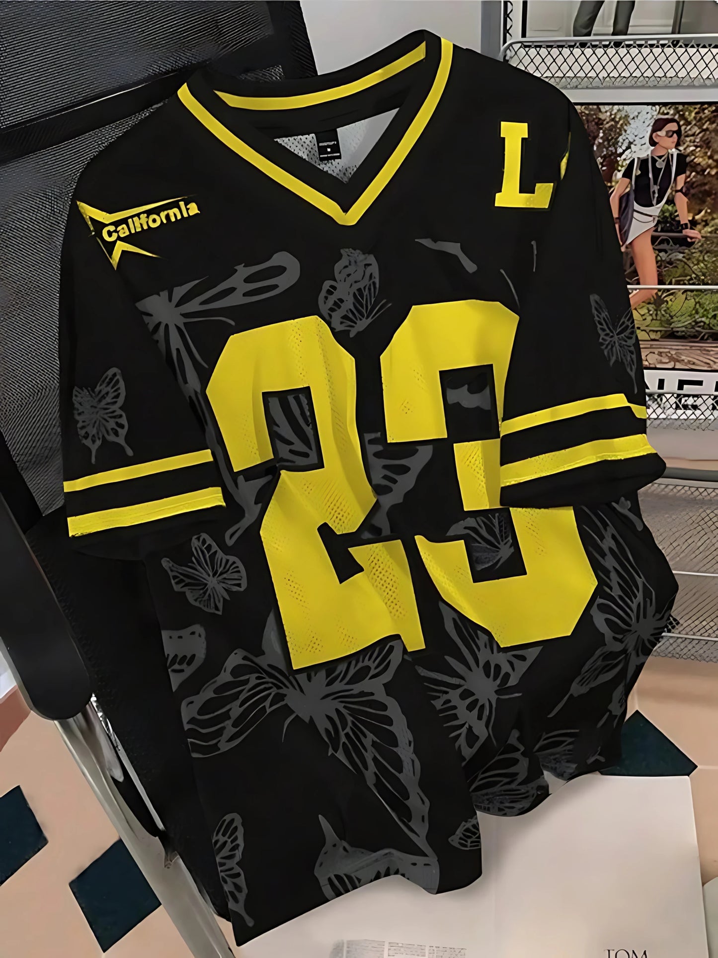 2025 Summer New Men's T-shirt Casual sporty breathable and lightweight V-neck men's T-shirt