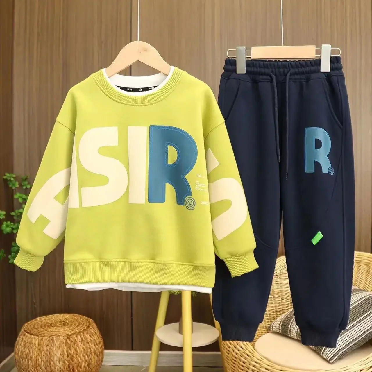 Casual Sportswear Set for Boys Autumn Winter New Style Two-Piece Children's Clothing Trendy Sweatshirt Pants Combo