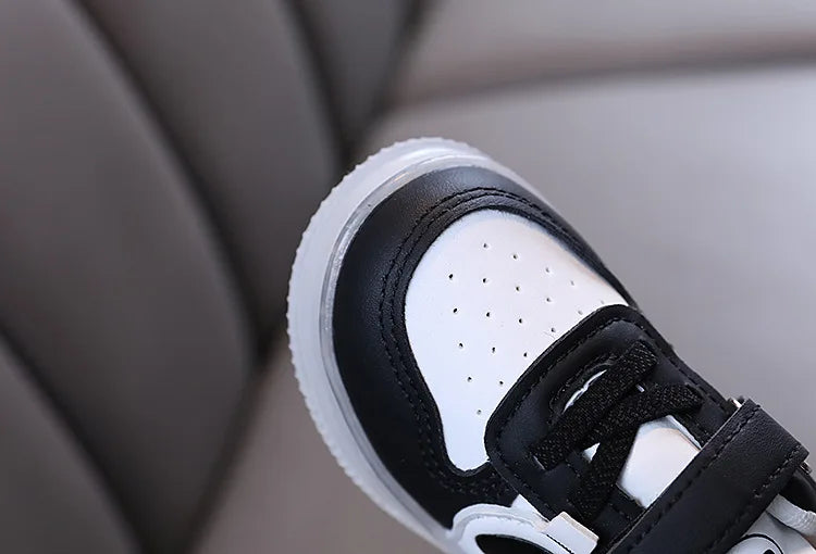 LED Kids Shoes For Girls Cute Cartoon Shoes Baby Girl Kawaii Canvas Shoes Soft Bottom Sneakers Casual Shoes Boys Flat Shoes